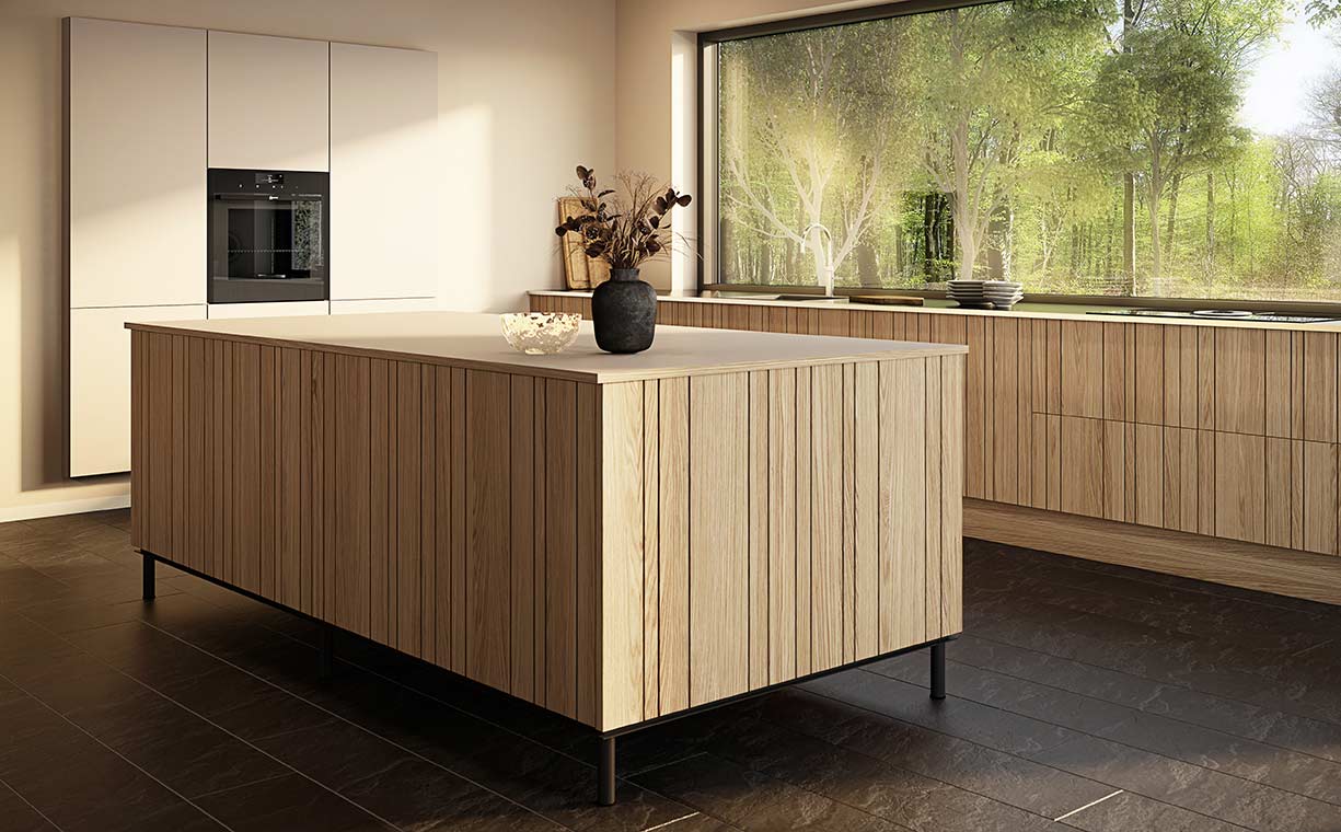 Sandfärgad linoleum och Woodlands i ek skapar ett vackert ljust uttryck